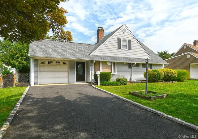 Photo 1 of Single family home for sale at 5 Woodcock Ln, Hempstead, NY 11756 | MLS# 1045472 | Listing updated on 2026-09-05