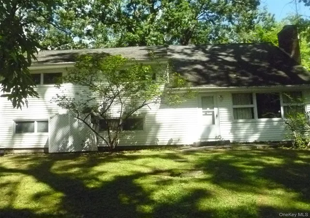 Photo 4 of Single family home for sale at 17 Chestnut Ln, Newburgh (town), NY 12550 | MLS# 1045516 | Listing updated on 2026-09-13