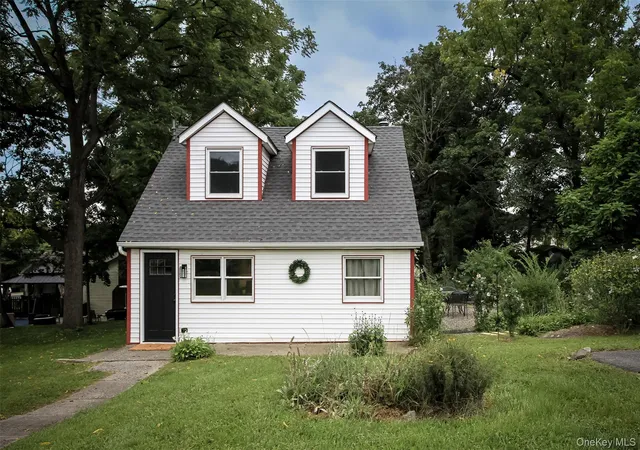 Photo 2 of Single family home for sale at 105 White St, Newburgh (town), NY 12550 | MLS# 1045532 | Listing updated on 2026-09-05