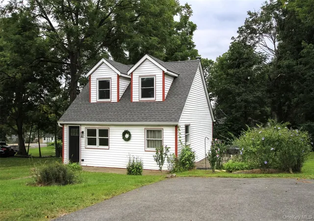 Photo 3 of Single family home for sale at 105 White St, Newburgh (town), NY 12550 | MLS# 1045532 | Listing updated on 2026-09-14