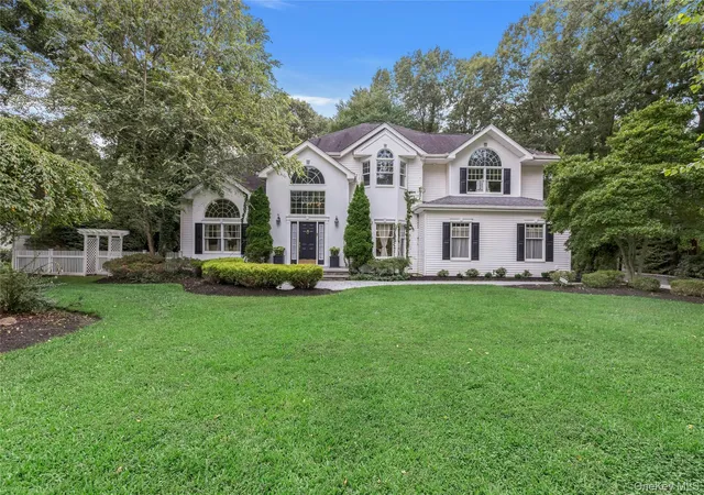 Photo 1 of Single family home for sale at 14 Cobbler Ln, Brookhaven, NY 11733 | MLS# 1045535 | Listing updated on 2026-10-04