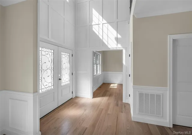Photo 3 of Single family home for sale at 52 Linden Ave, Oyster Bay, NY 11714 | MLS# 1045536 | Listing updated on 2026-10-07