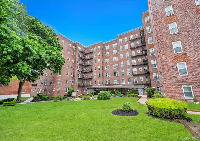 Listing Photo 2 - Condo for sale in building located at 84-50 169th St, New York, NY 11432 - Unit #607