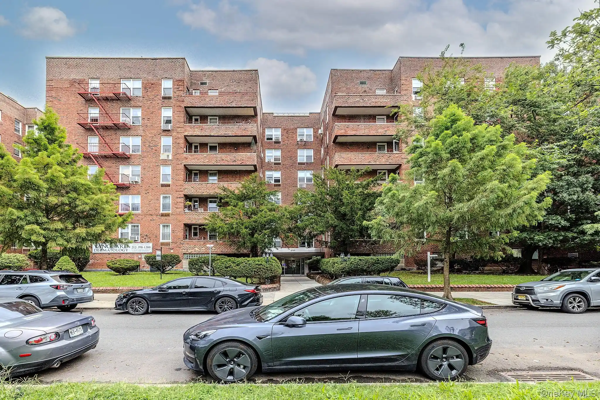 Listing Photo 1 - Condo for sale in 2727 Ocean Pkwy located at 2727 Ocean Pkwy, New York City, NY 11235 - Unit #D18