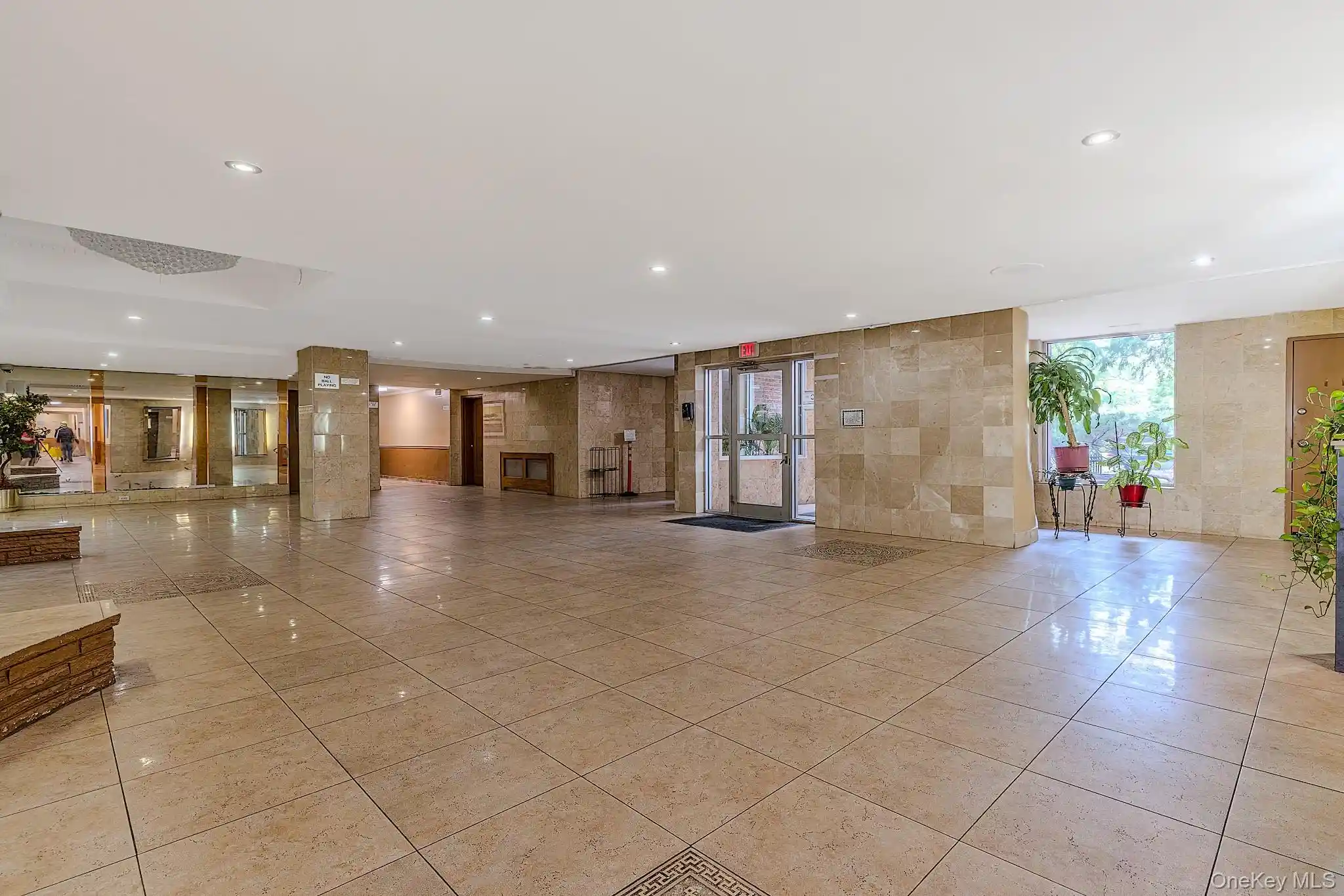 Listing Photo 2 - Condo for sale in 2727 Ocean Pkwy located at 2727 Ocean Pkwy, New York City, NY 11235 - Unit #D18
