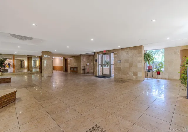 Listing Photo 2 - Condo for sale in building located at 2727 Ocean Pkwy, New York City, NY 11235 - Unit #D18
