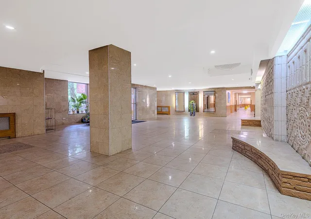 Listing Photo 3 - Condo for sale in building located at 2727 Ocean Pkwy, New York City, NY 11235 - Unit #D18