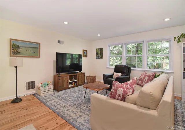 Photo 2 of Condo for sale at 124 Texas Ave, Yonkers, NY 10708 | MLS# 1045604 | Listing updated on 2026-09-15