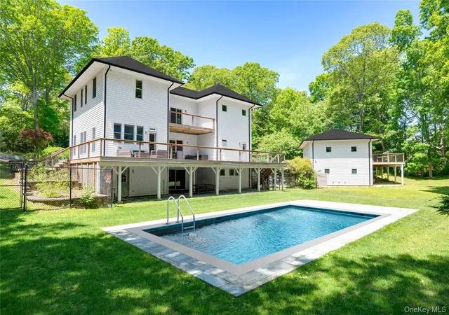 Photo 3 of Sale Pending at 4 Bayview Ave, Shelter Island, NY 11965 | MLS# 1045616 | Listing updated on 2026-09-29