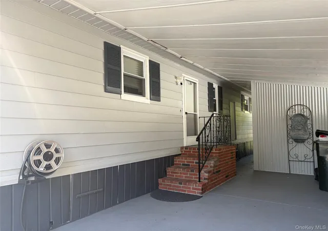 Photo 2 of Manufactured home for sale at 525/124 Riverleigh Ave #124, Riverhead, NY 11901 | MLS# 1045620 | Listing updated on 2026-09-04