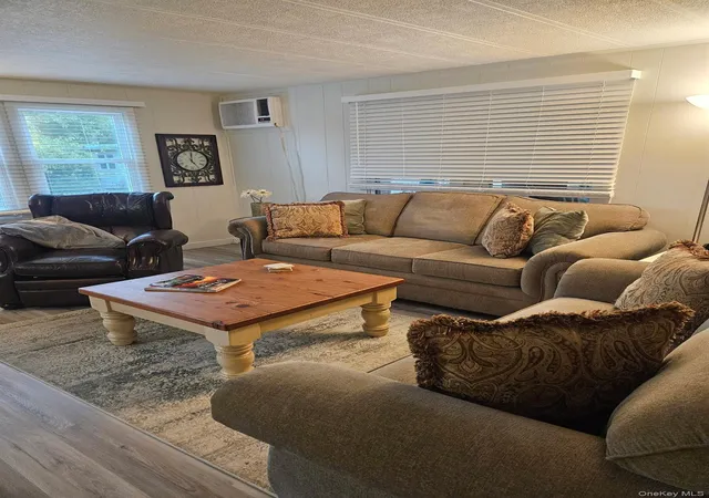 Photo 4 of Manufactured home for sale at 525/124 Riverleigh Ave #124, Riverhead, NY 11901 | MLS# 1045620 | Listing updated on 2026-09-04