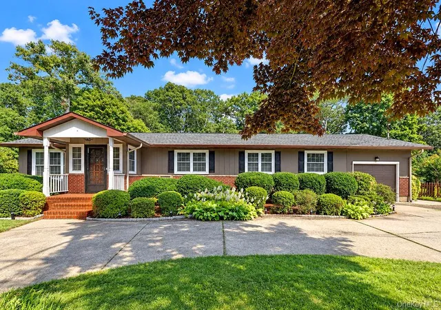 Photo 1 of Sale Pending at 41 Linden Ln, Brookhaven, NY 11967 | MLS# 1045634 | Listing updated on 2026-09-30