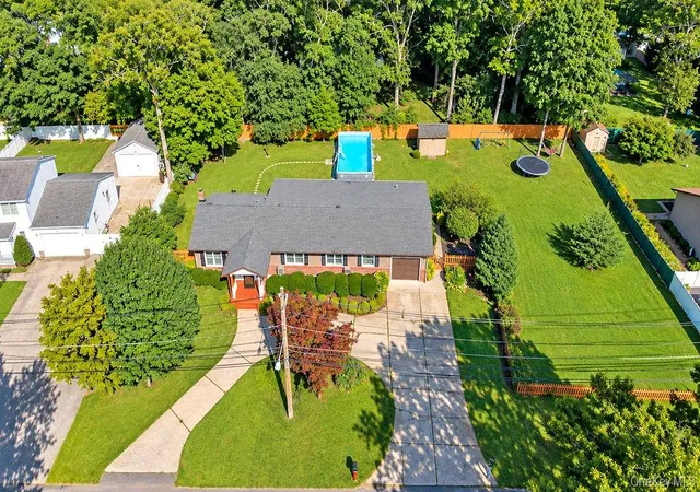 Photo 2 of Sale Pending at 41 Linden Ln, Brookhaven, NY 11967 | MLS# 1045634 | Listing updated on 2026-09-30