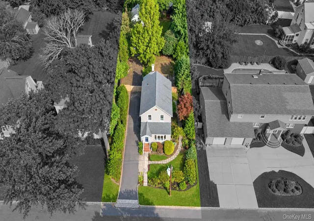 Photo 3 of Single family home for sale at 16 Grove St, Babylon, NY 11757 | MLS# 1045639 | Listing updated on 2026-09-25