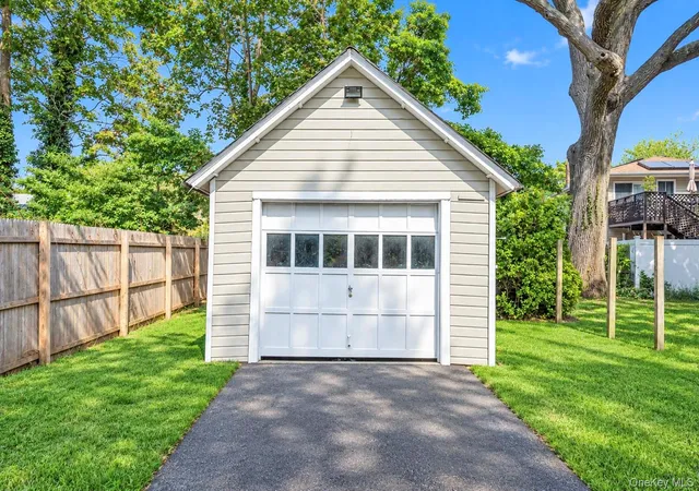 Photo 4 of Single family home for sale at 16 Grove St, Babylon, NY 11757 | MLS# 1045639 | Listing updated on 2026-09-25