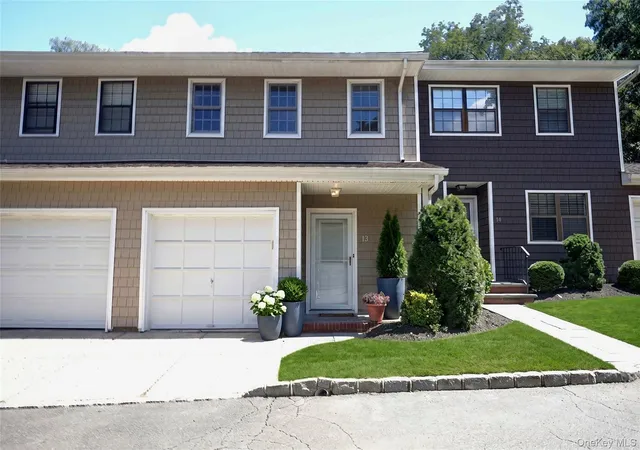 Photo 2 of Condo for sale at 13 Pine St, Huntington, NY 11743 | MLS# 1045641 | Listing updated on 2026-09-30