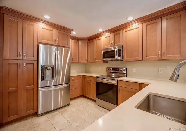 Photo 4 of Condo for sale at 13 Pine St, Huntington, NY 11743 | MLS# 1045641 | Listing updated on 2026-09-30