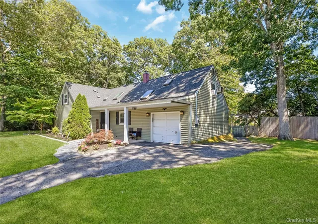 Photo 3 of Sale Pending at 23 Lakeside Dr, Islip, NY 11779 | MLS# 1045643 | Listing updated on 2026-09-29