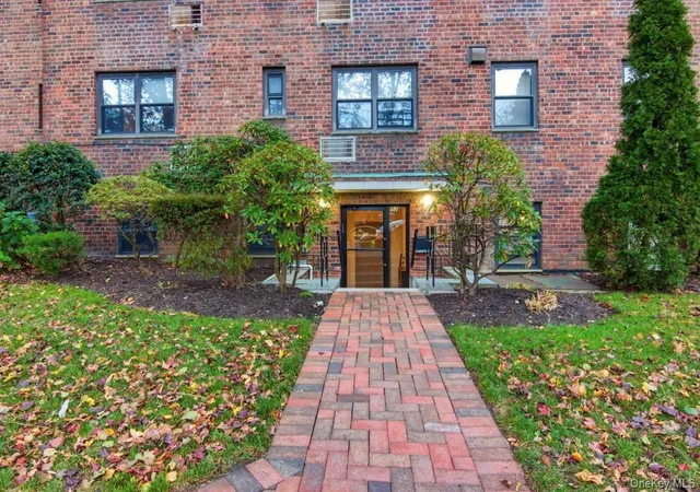Condo for sale at 52 Brompton Rd #52, North Hempstead, NY 11021 | MLS# 1045644