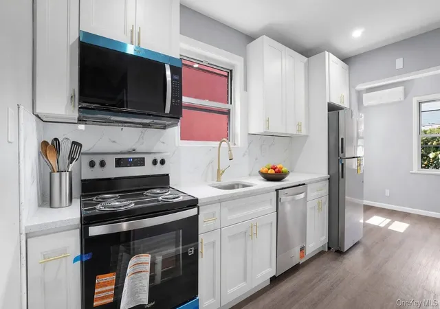 Listing Photo 3 - Condo for sale in building located at 2729 Paulding Ave, Bronx, NY 10469