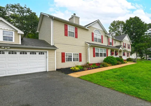 Photo 2 of Single family home for sale at 303 Westchester Ave N, Babylon, NY 11704 | MLS# 1045651 | Listing updated on 2026-09-05