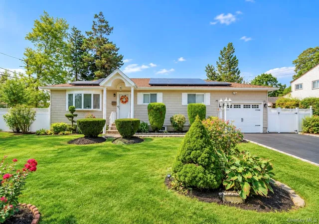 Photo 2 of Single family home for sale at 272 W 12th Street, Babylon, NY 11729 | MLS# 1045663 | Listing updated on 2026-09-25