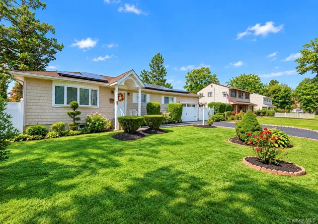 Photo 3 of Single family home for sale at 272 W 12th Street, Babylon, NY 11729 | MLS# 1045663 | Listing updated on 2026-09-25