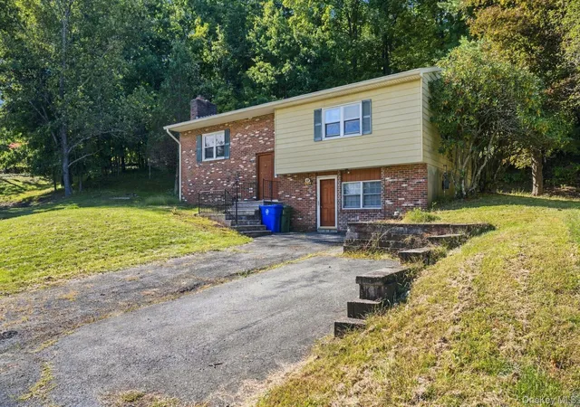 Photo 3 of Single family home for sale at 49 Brewster Dr, Middletown, NY 10940 | MLS# 1045687 | Listing updated on 2026-09-26