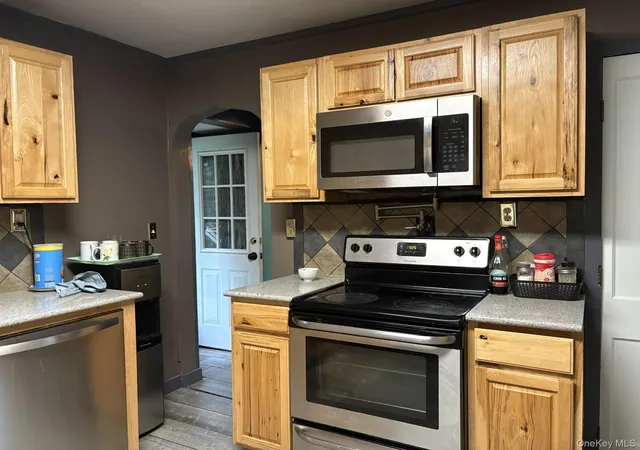 Photo 3 of Single family home for sale at 13 Cedar Ln, Hyde Park, NY 12601 | MLS# 1045690 | Listing updated on 2026-10-03