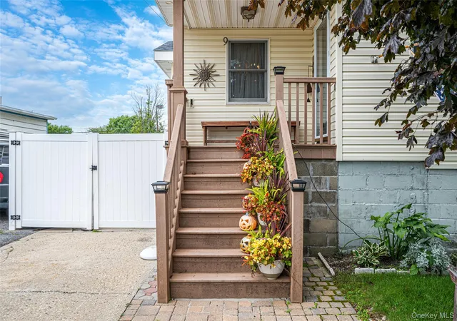 Photo 2 of Single family home for sale at 9 Perry Pl, Babylon, NY 11757 | MLS# 1045693 | Listing updated on 2026-09-22