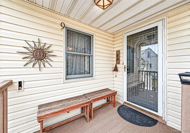 Photo 3 of Single family home for sale at 9 Perry Pl, Babylon, NY 11757 | MLS# 1045693 | Listing updated on 2026-09-22