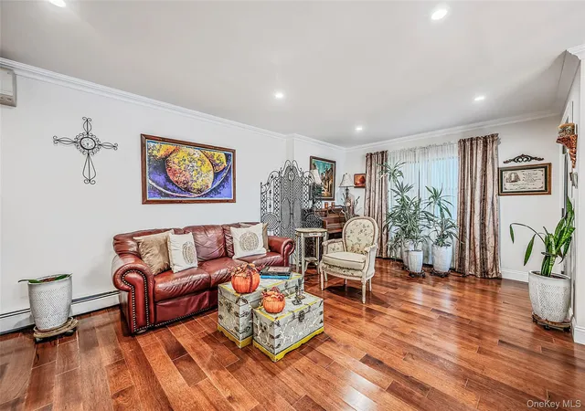 Photo 3 of Single family home for sale at 9 Perry Pl, Babylon, NY 11757 | MLS# 1045693 | Listing updated on 2026-09-22