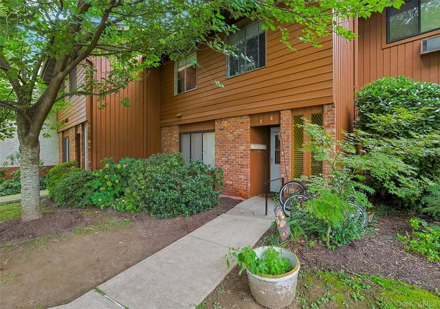 Photo 2 of Sale Pending at 5 Coachlight Sq, Cortlandt, NY 10548 | MLS# 1045703 | Listing updated on 2026-10-16