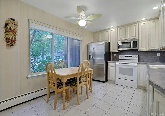 Photo 4 of Sale Pending at 5 Coachlight Sq, Cortlandt, NY 10548 | MLS# 1045703 | Listing updated on 2026-10-16