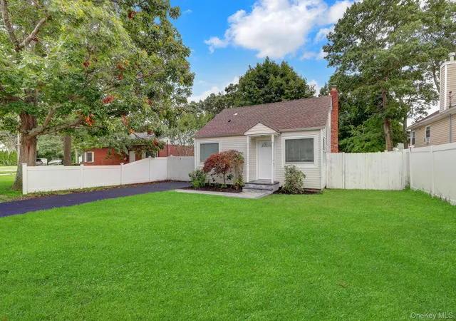 Photo 2 of Single family home for sale at 386 Tallwood Dr, Brookhaven, NY 11967 | MLS# 1045707 | Listing updated on 2026-10-06
