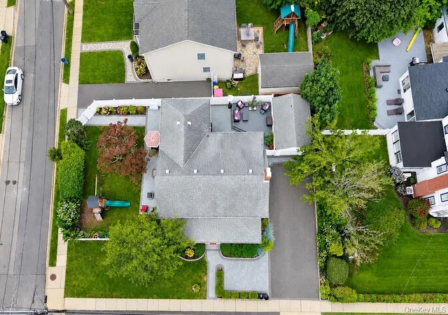 Photo 4 of Single family home for sale at 314 Ocean Ave, Hempstead, NY 11518 | MLS# 1045709 | Listing updated on 2026-09-30