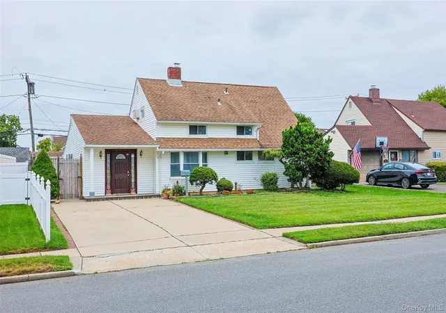 Photo 1 of Single family home for sale at 82 Lantern Rd, Oyster Bay, NY 11801 | MLS# 1045710 | Listing updated on 2026-09-06