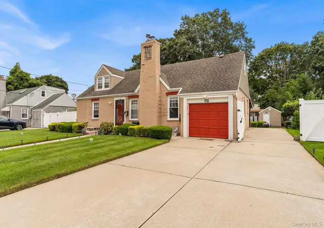 Photo 3 of Single family home for sale at 711 Charter Ct, Hempstead, NY 11553 | MLS# 1045726 | Listing updated on 2026-09-19