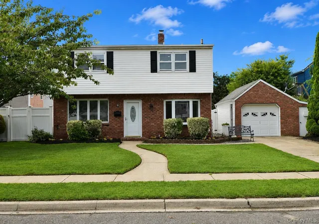 Photo 1 of Single family home for sale at 7 Swan Ln, Hempstead, NY 11756 | MLS# 1045729 | Listing updated on 2026-09-05