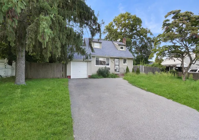 Photo 1 of Single family home for sale at 465 Clift St, Islip, NY 11722 | MLS# 1045739 | Listing updated on 2026-09-03