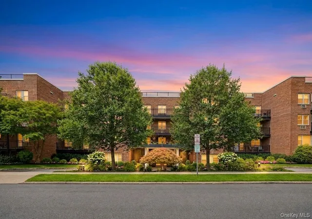 Condo for sale at 25 Chapel Pl #2M, North Hempstead, NY 11021 | MLS# 1045751