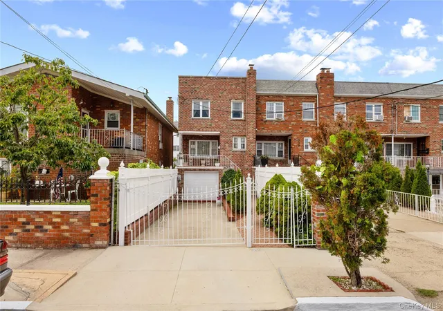 Single family home for sale at 727 Hollywood Ave, New York, NY 10465 | MLS# 1045765