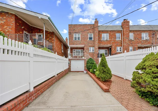 Photo 2 of Single family home for sale at 727 Hollywood Ave, New York, NY 10465 | MLS# 1045765 | Listing updated on 2026-10-09
