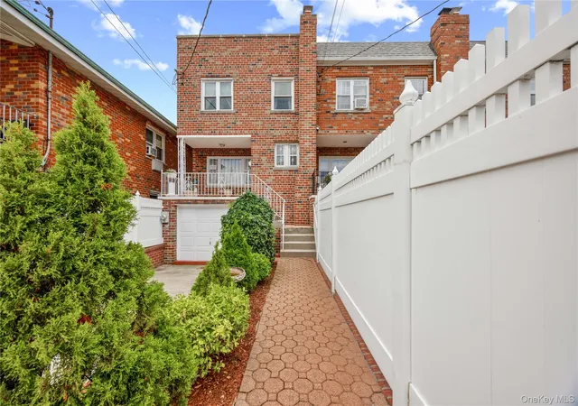 Photo 3 of Single family home for sale at 727 Hollywood Ave, New York, NY 10465 | MLS# 1045765 | Listing updated on 2026-10-09