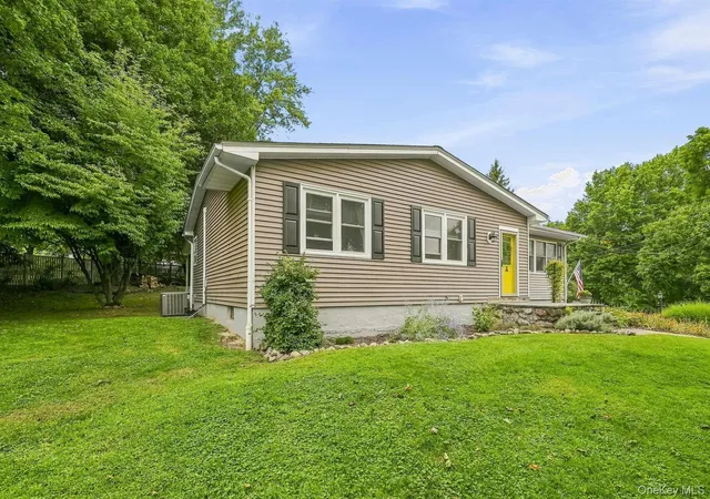 Photo 3 of Single family home for sale at 4 Rena Marie Cir, Blooming Grove, NY 10992 | MLS# 1045769 | Listing updated on 2026-09-02