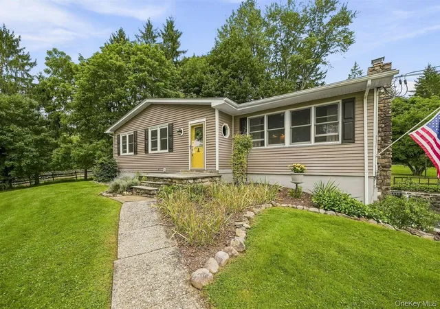 Photo 4 of Single family home for sale at 4 Rena Marie Cir, Blooming Grove, NY 10992 | MLS# 1045769 | Listing updated on 2026-09-29