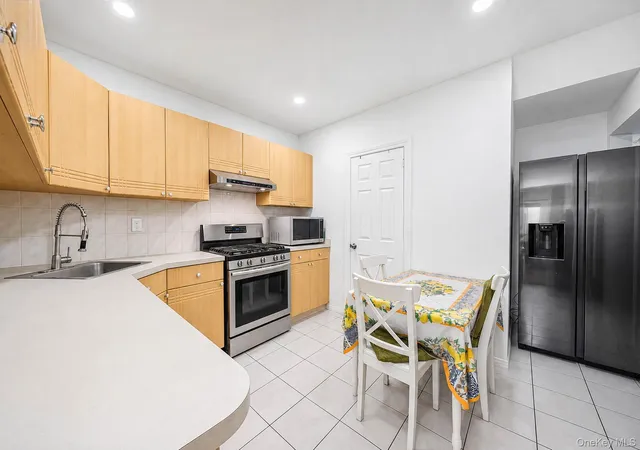Listing Photo 4 - Condo for sale in building located at 105 Hale Ave, New York, NY 11208