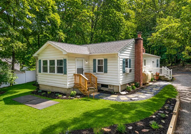 Photo 3 of Single family home for sale at 40 Christian Ave, Brookhaven, NY 11733 | MLS# 1045776 | Listing updated on 2026-09-22