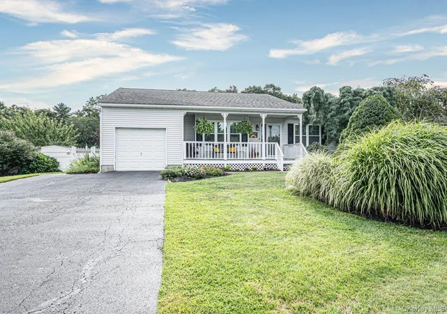 Photo 1 of Sale Pending at 39 Creekside Dr, Brookhaven, NY 11953 | MLS# 1045796 | Listing updated on 2026-10-01