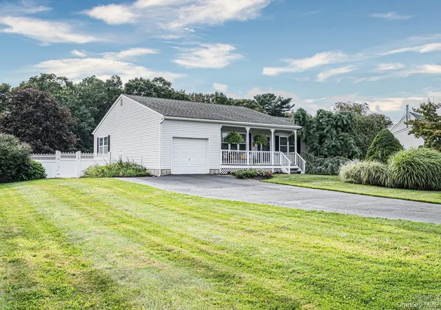 Photo 2 of Sale Pending at 39 Creekside Dr, Brookhaven, NY 11953 | MLS# 1045796 | Listing updated on 2026-10-01